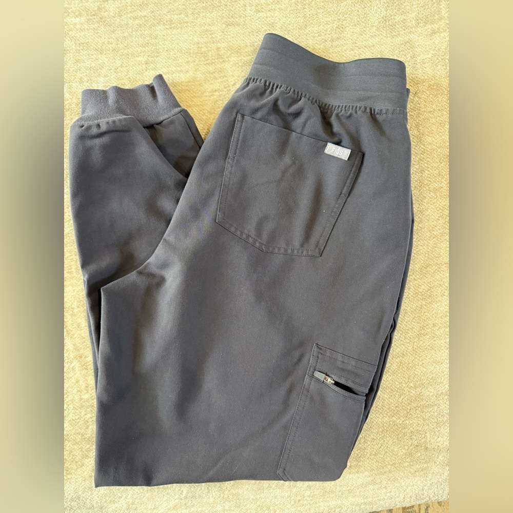 Women’s Figs Scrub Joggers.